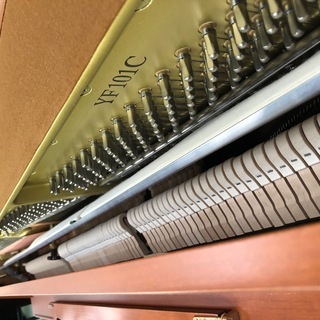 現行ﾓﾃﾞﾙ  ヤマハピアノ YF101C (2005年製) 【新響楽器甲子園店】の画像