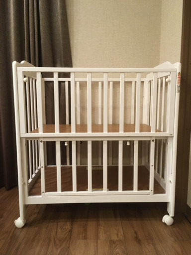 木製ベビーベッド　カトージミニ立ちベッドホワイト