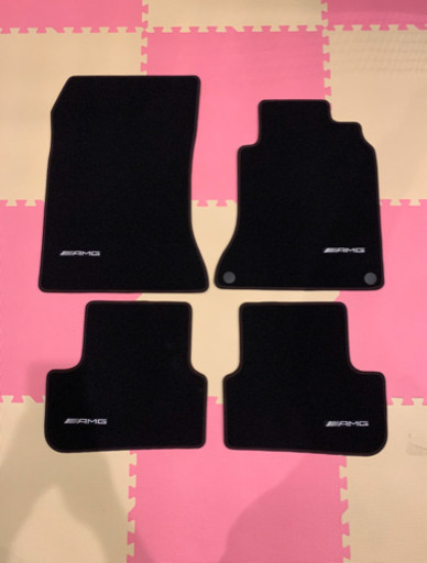ベンツ　CLAクラス　純正フロアマット　ほぼ新品