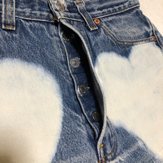 Levis リメイク デニムショートパンツの画像