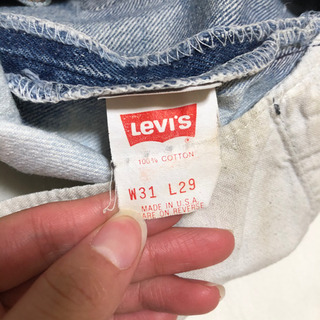 Levis リメイク デニムショートパンツの画像