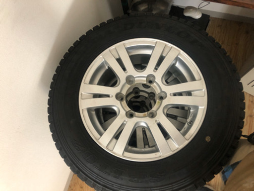 ハイエース用アルミホイル付きスタッドレスタイヤ