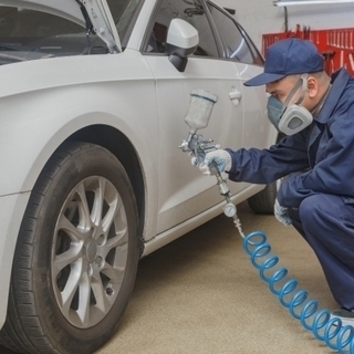 急募・中間市！自動車の板金塗装経験者！月収26万円以上×落ち着いた職場環境で働く！の画像