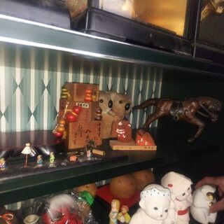 小物の置き物(写真内の各種小物一つ5百円、まとめてだと三万円)の画像