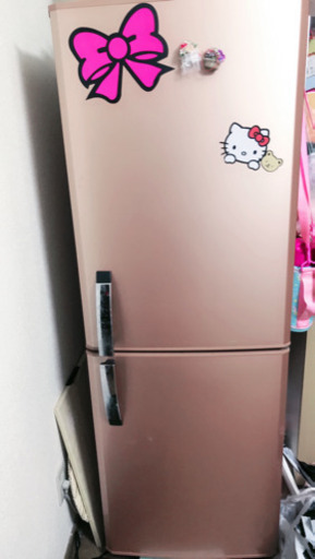 ピンク色の可愛い冷蔵庫、譲ります