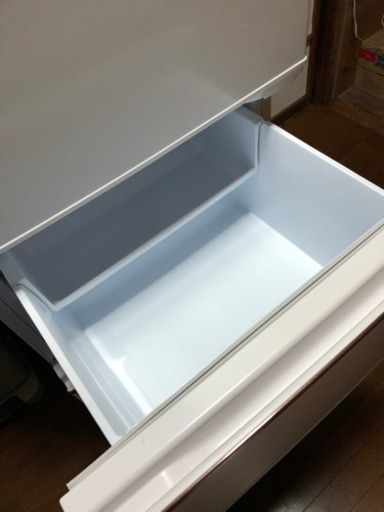 美品2019年製　三菱ノンフロン冷蔵庫MR-CX27D-W 272リットル　中古