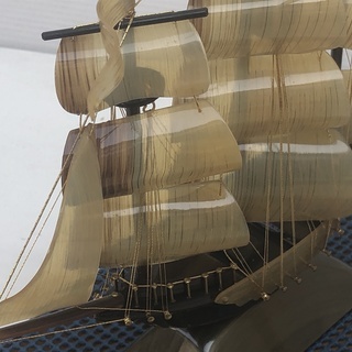 昭和レトロ　 鯨ひげ工芸品 オランダ帆船 木製ガラスケース付き　鯨の髭の画像