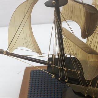 昭和レトロ　 鯨ひげ工芸品 オランダ帆船 木製ガラスケース付き　鯨の髭の画像