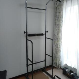 ぶら下がり健康器・懸垂マシン