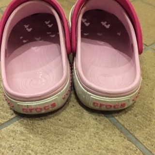 女児用クロックスの画像