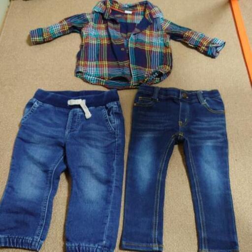 H＆Mのデニム80とGAPのシャツ 80