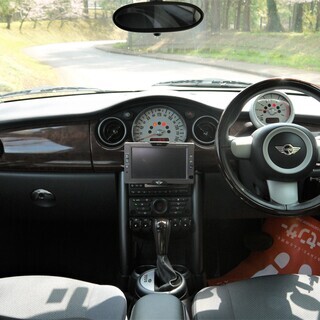 クーパー１．６　内外装美車！！ボンネットストライプ、16インチAW、ミニを買うなら程度で！！の画像