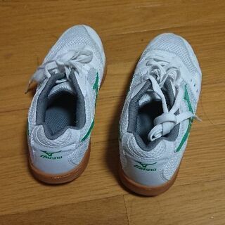 体育館シューズ