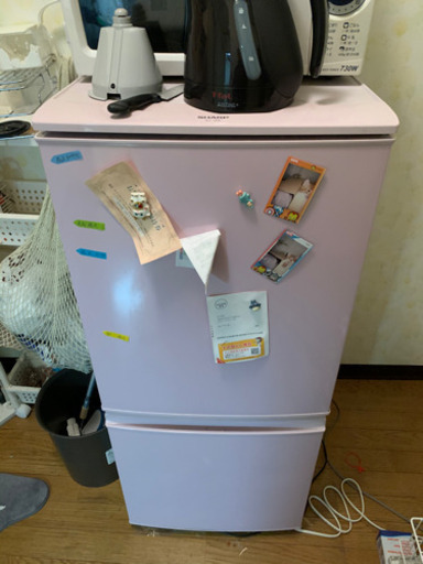 冷蔵庫、洗濯機、ベット、鏡など---