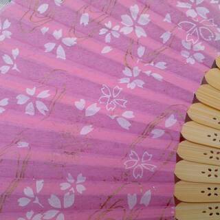 新品　桜　扇子　レディース　さくら　浴衣　着物　和風小物　ピンク　花吹雪　竹骨の画像