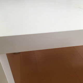 白テーブルの画像