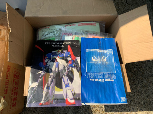 セット　ガンダム　プラモデル　塗料　小道具　雨漏りの為破損ありジャンク扱い　まとめて