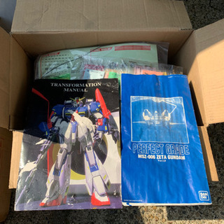 セット　ガンダム　プラモデル　塗料　小道具　雨漏りの為破損ありジャンク扱い　まとめての画像