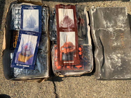 セット　ガンダム　プラモデル　塗料　小道具　雨漏りの為破損ありジャンク扱い　まとめて