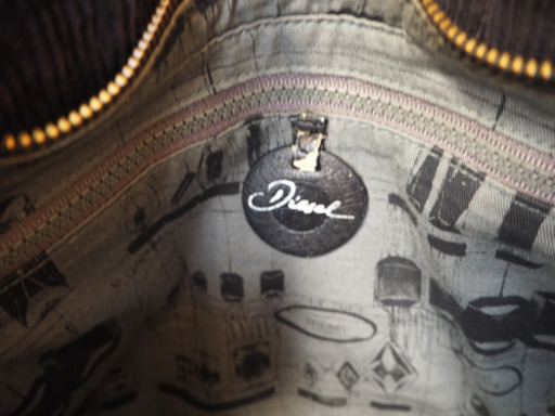 DIESEL⭐️コーデュロイ素材のバッグ