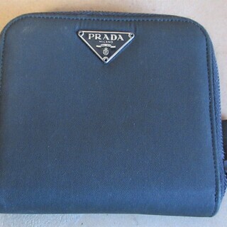 ☆プラダ PRADA 二つ折り財布 大きめの小銭入れ◆日常のちょ...