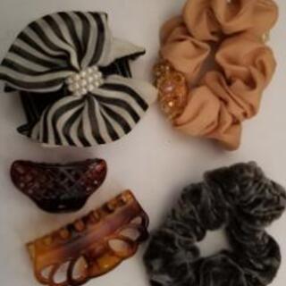 シュシュや髪止め15個の画像