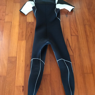 サーフィンウエットスーツの画像