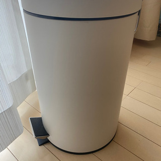IKEA ゴミ箱　蓋付　アイボリー