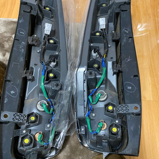 値下げしましたVOXY ヴォクシー　テール純正の画像