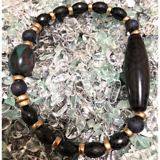 グリーンターラ　　　　　　　　　　　黒龍眼天珠 & 朱砂虎牙天珠ブレスレット