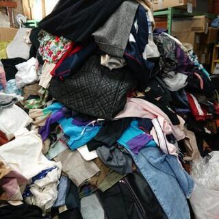 古着の仕分け 👕🎽👔👖👗👘👚👕 - 手伝って/助けて