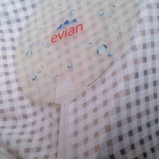 保護フイルム付き　evian　PP素材　花火　ウォーター　うちわ...