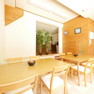クラビス麻布十番 R1 麻布十番駅から徒歩4分、六本木まで徒歩15分。 駅前商店街まで徒歩5分、コンビニやドラッグストア、飲食店街にもアクセス良好です。 共用ラウンジ、キッチン設備、洗濯機、バスルーム、シャワールーム、洗面台と設備充実！！ - シェアハウス