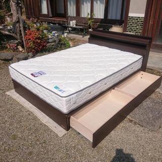 フランスベッド ダブルベッド (宮/照明/引き出し付き)の画像