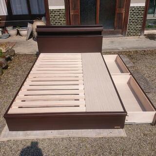 フランスベッド ダブルベッド (宮/照明/引き出し付き)の画像
