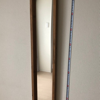 木製枠の小さな姿見