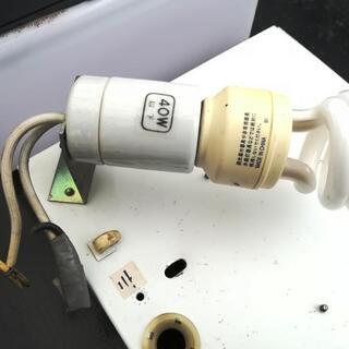 ジャンク 玄関 照明 ガラス 乳白色 40W 電球付きの画像