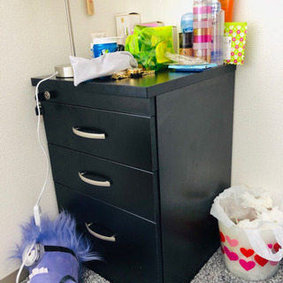 鍵付きキャビネット　中古