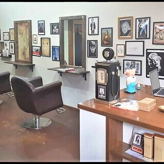 下関市の美容院　hairdesign jiji 【ヘアデザインジジ】です☆　地域の皆様に愛されるお店を目指しております。  小さいお子様から学生さんご年配の方まで幅広い層のお客様にご愛顧いただけますよう努力して参ります。お客様のご要望やお悩みに誠心誠意寄り添い、理解することはもちろんの事、日常でもケアしやすい・扱いやすいヘアスタイルをご提案させて頂きます♪ - 下関市