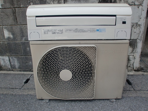 TOSHIBA　RAS-562JA  5.6k18畳用クーラー　2015年製 200V別館倉庫場所浦添市安波茶