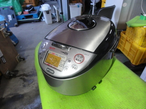 A828　タイガー　炊飯器 炊きたて　ブラック　 5.5合炊き  JKC-V100