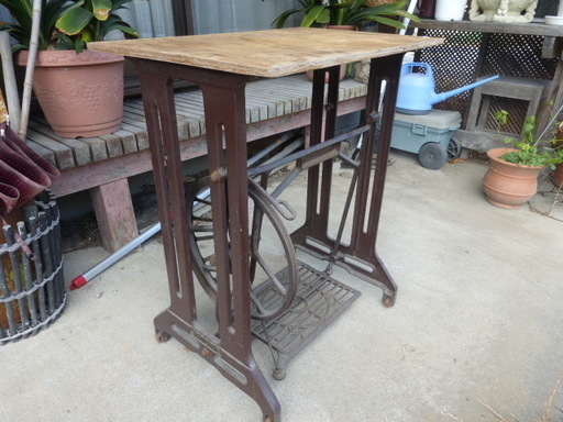 ジャノメ　ミシン台　アンティーク　飾り台に