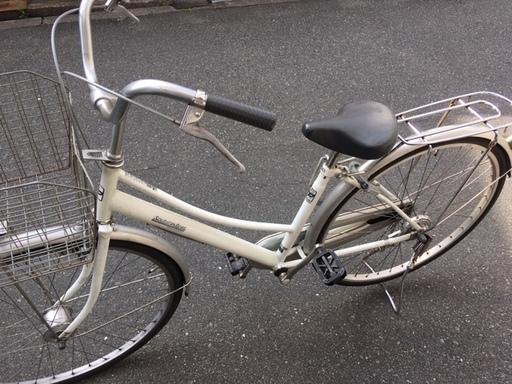 無料配達地域あり、税込9,800円、26インチ、ホワイト、内装3段変速の
