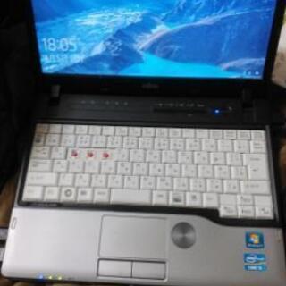 富士通　ノートパソコン　キーボード部分欠け有り