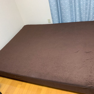 クイーンサイズのマットレスを無料で差し上げます。の画像