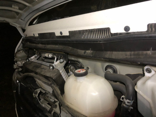 値下げ！ハイエース 200系 TRD フロントフード ホワイトパール070塗装済