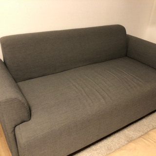 大人気IKEAのソファ！コンパクトでお洒落な2人掛けソファですの画像