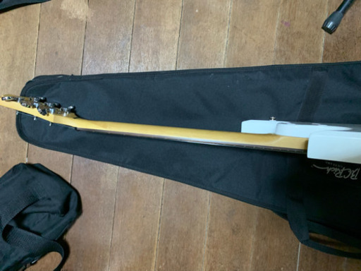 希少  B.C.rich ワーロック ソフトケース付き 値引き交渉受け付けます。