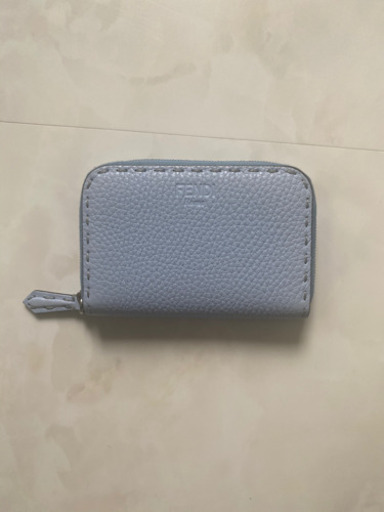 新品　Fendi ミニジップアラウンドウォレット