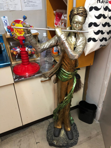 笛吹少年の置物